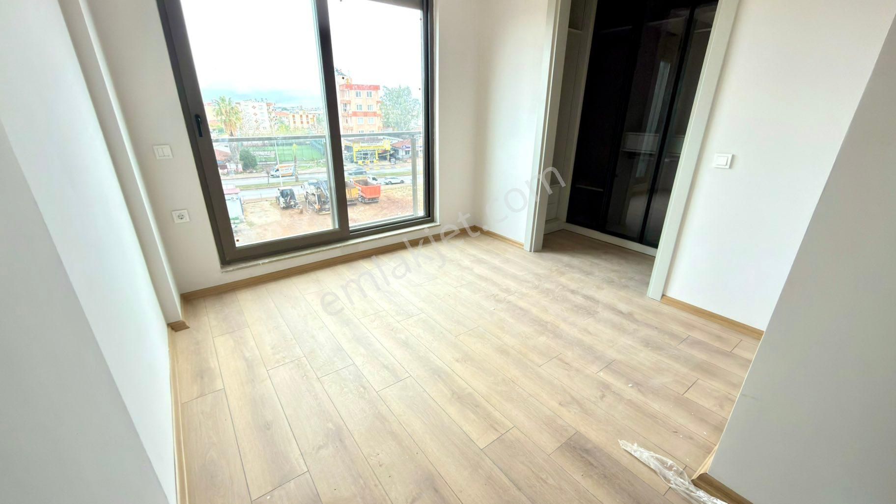 Atatürk Cad. Yakın Yerden Isıtma D.gazlı Kiralık 1+1 Lüks Daire - Görsel 5