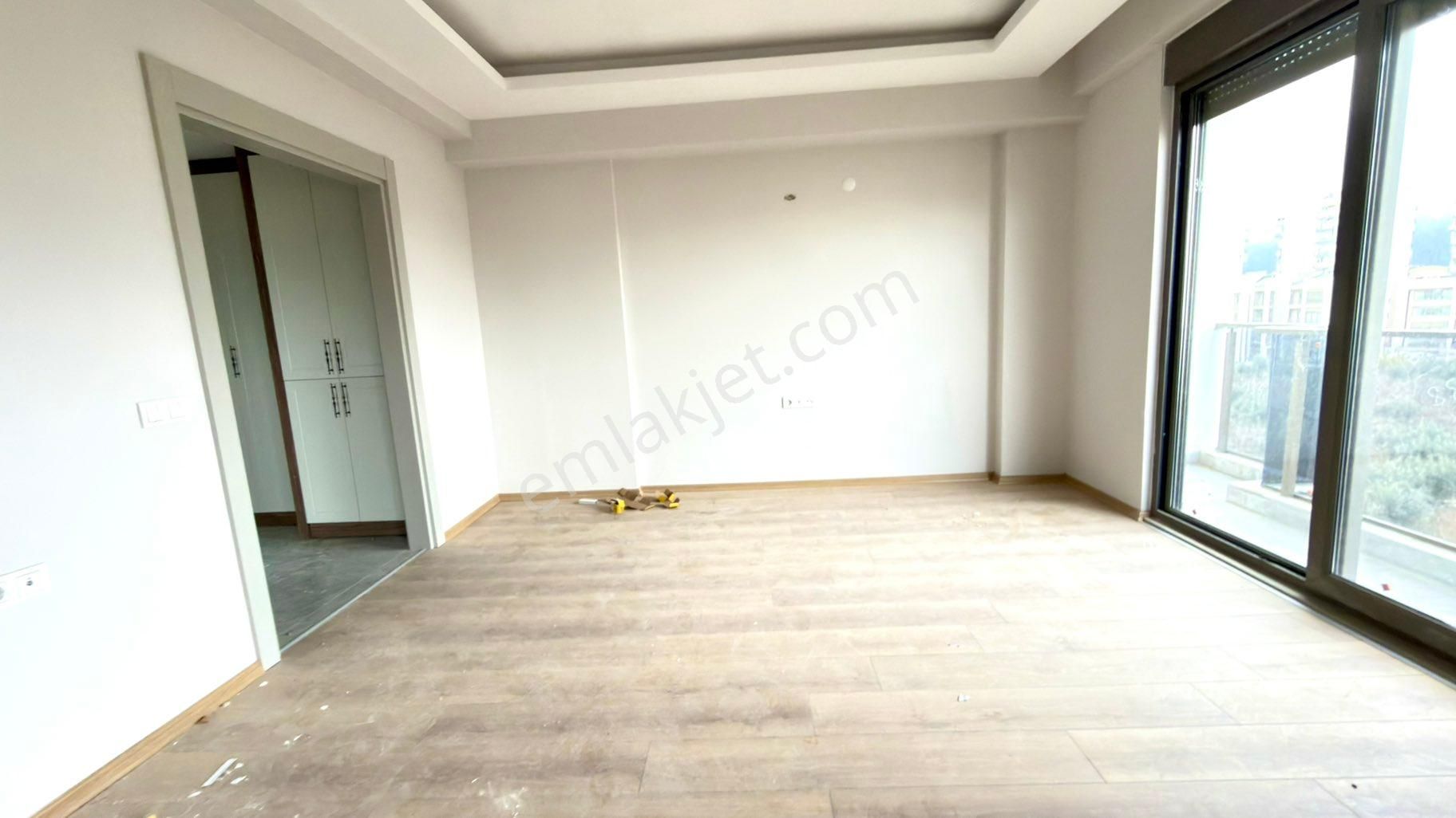 Atatürk Cad. Yakın Yerden Isıtma D.gazlı Kiralık 1+1 Lüks Daire - Görsel 16