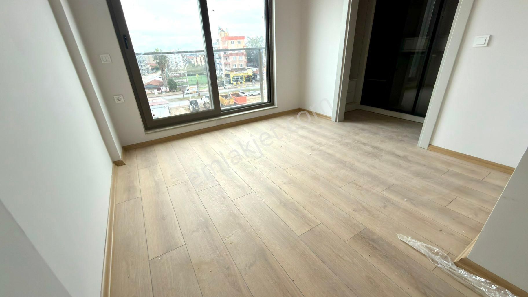 Atatürk Cad. Yakın Yerden Isıtma D.gazlı Kiralık 1+1 Lüks Daire - Görsel 4