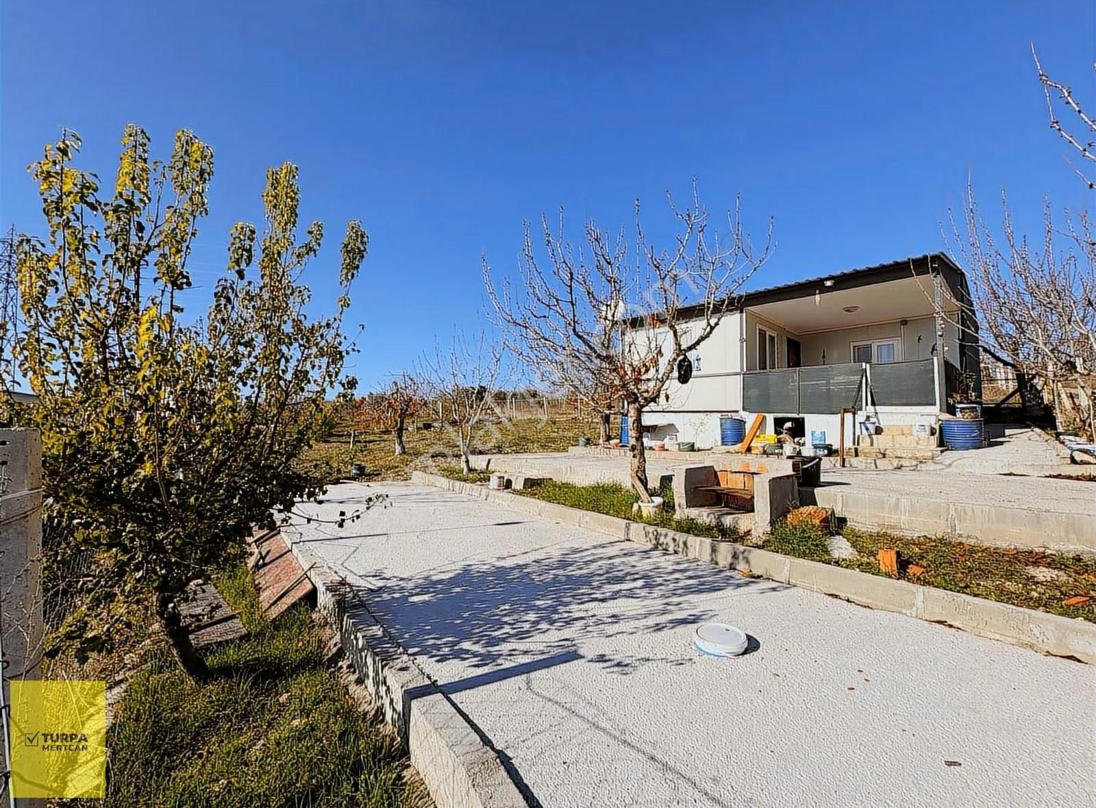 Bornova Yakaköy Özbek Mah.500 M2 İçinde Satılık 1+1 Müstakil