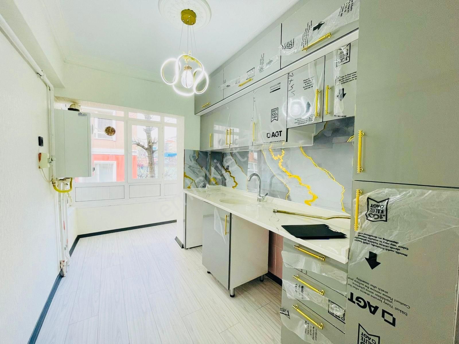 (1184) Keçiören Gülbaba Caddede Metroya Yakın 1.katta 3+1 Yapılı Satılık Daire