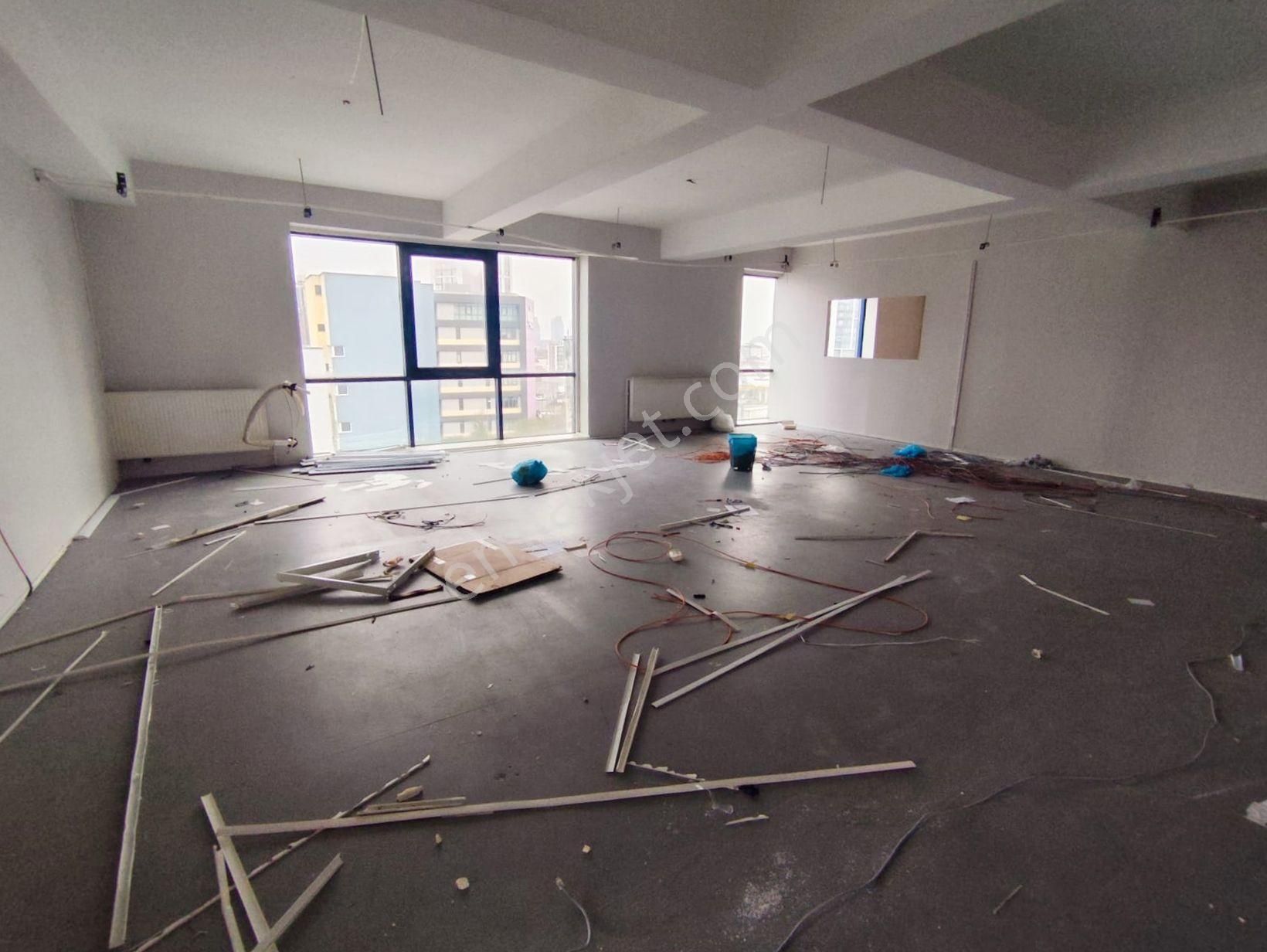 Mertcan Dan E5' Paralel 450m2 Kullanıma Hazır Kiralık İş Yeri