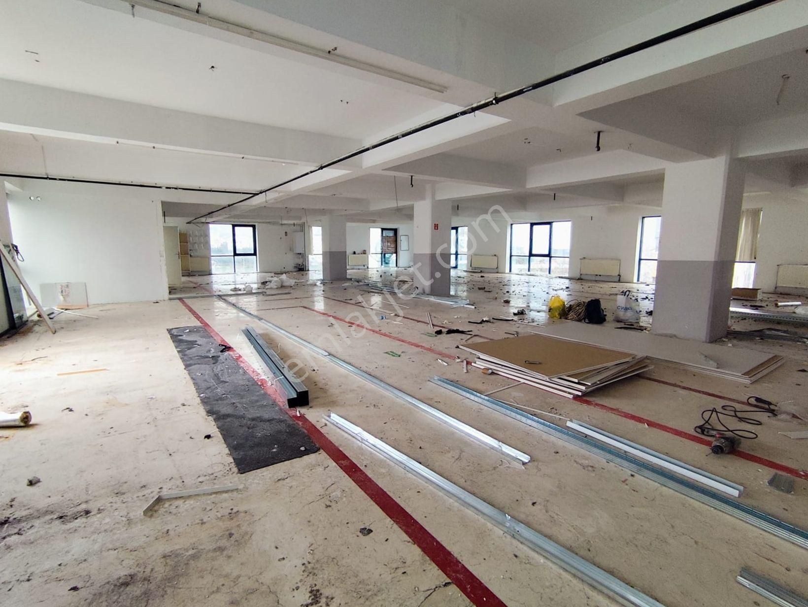 Mertcan Dan E5' Paralel 450m2 Kullanıma Hazır Kiralık İş Yeri - Görsel 2
