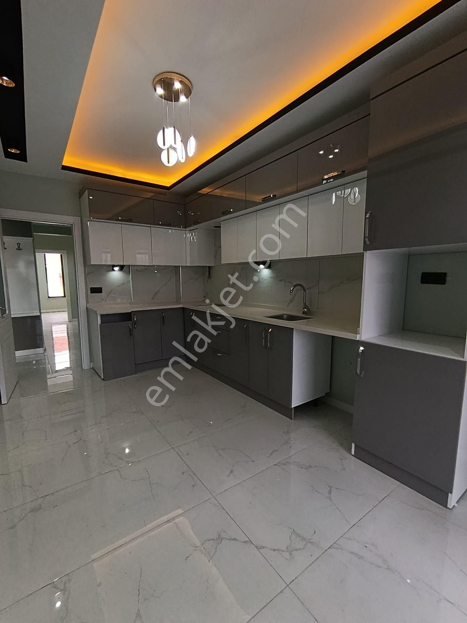 Çamlıca Mahallesinde 3+1 Giyinme Odalı Sıfır Daireler