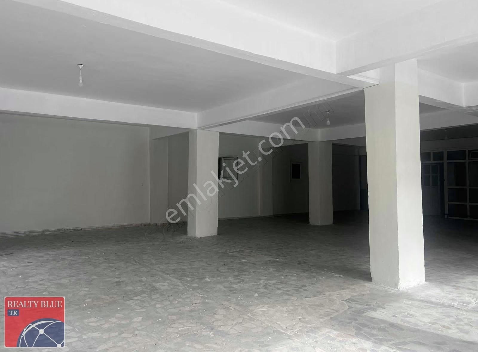 Ataşehir Ferhatpaşa'da Kiralık 250 M2 Depo