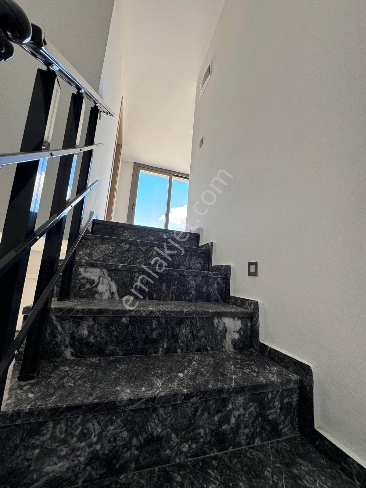 Burhaniye Öğretmenler Mahallesinde Denize 300 Mtr Satılık 2+1 Dubleks Daire - Görsel 11