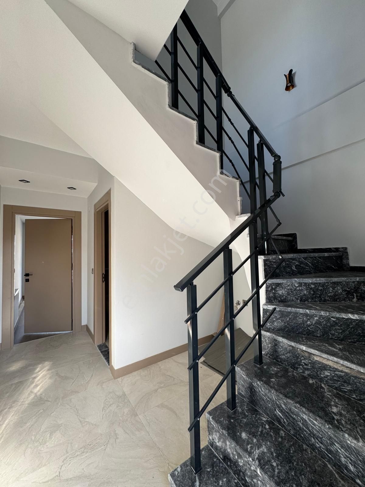 Burhaniye Öğretmenler Mahallesinde Denize 300 Mtr Satılık 2+1 Dubleks Daire - Görsel 10