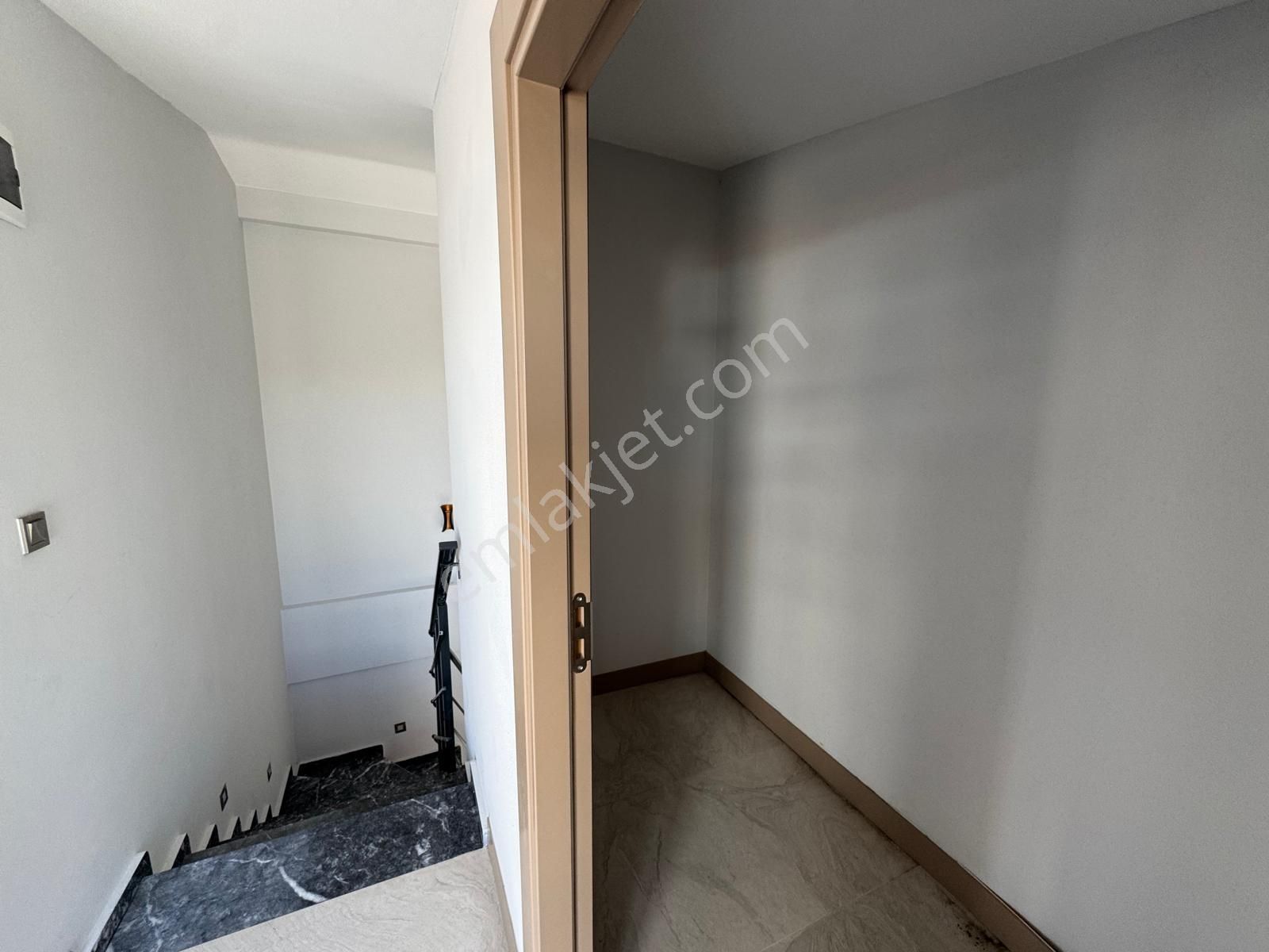 Burhaniye Öğretmenler Mahallesinde Denize 300 Mtr Satılık 2+1 Dubleks Daire - Görsel 19