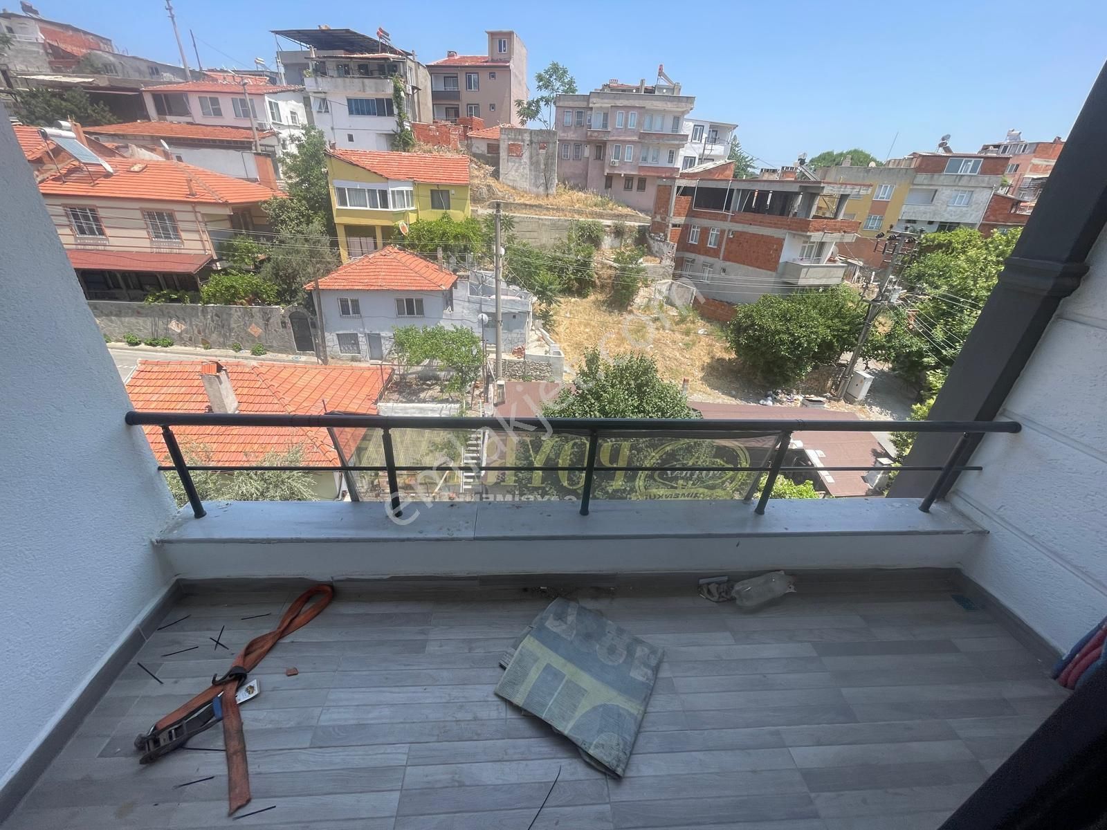 Poyraz Gayrimenkul'den Edremit'te Satılık Sıfır Ebeveyn Banyolu Geniş 1+1 Daire - Görsel 11