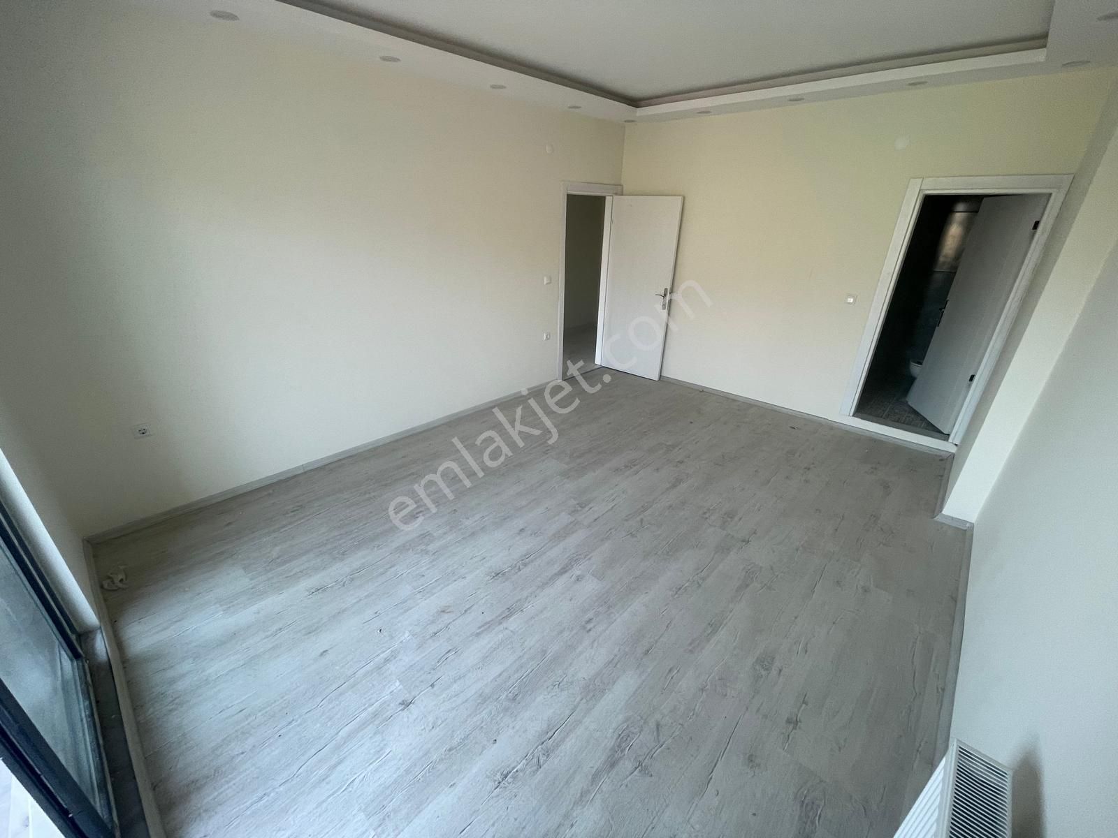 Poyraz Gayrimenkul'den Edremit'te Satılık Sıfır Ebeveyn Banyolu Geniş 1+1 Daire - Görsel 6