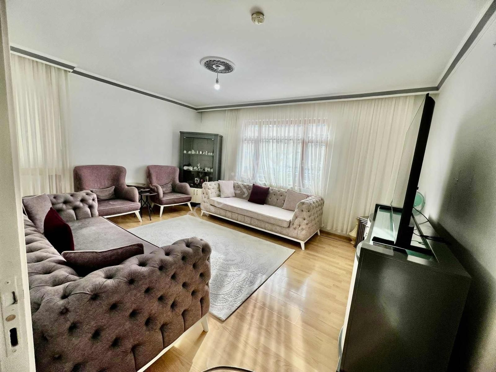 Avantaj Emlak'tan Küçük Kayaş'ta Cadde Üzeri 3+1 Yapılı Daire