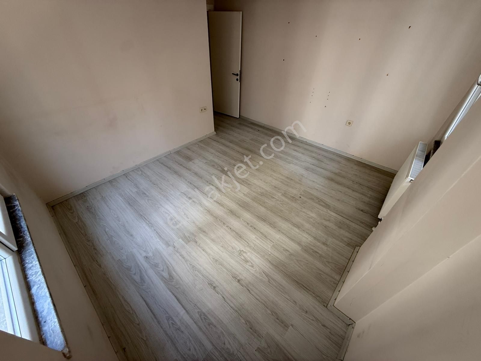 Parla'dan Gazicelal De Site İçinde K.otoparklı Satılık 3+1daire - Görsel 18