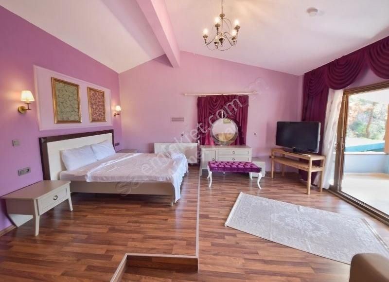 Tam Donanımlı 1311 M2 Özel Villa - Görsel 18