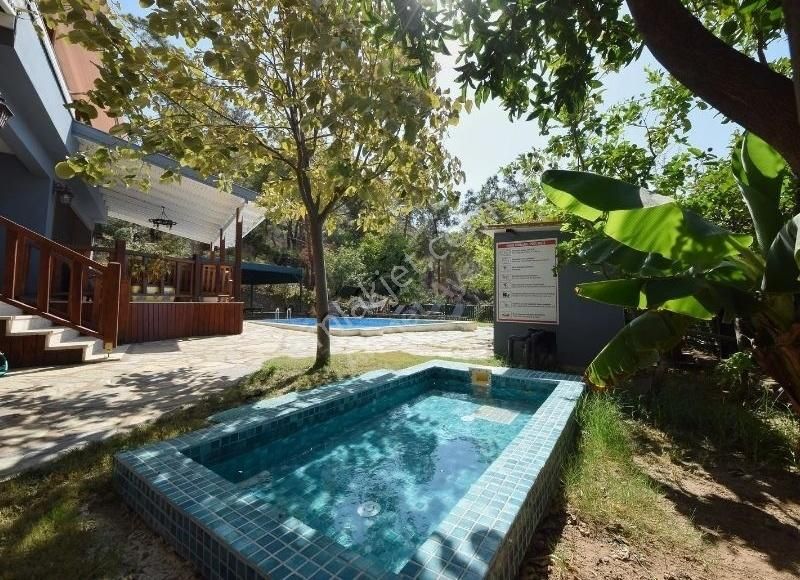 Tam Donanımlı 1311 M2 Özel Villa - Görsel 22