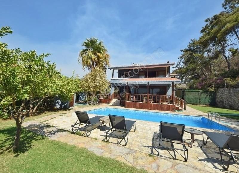 Tam Donanımlı 1311 M2 Özel Villa - Görsel 20
