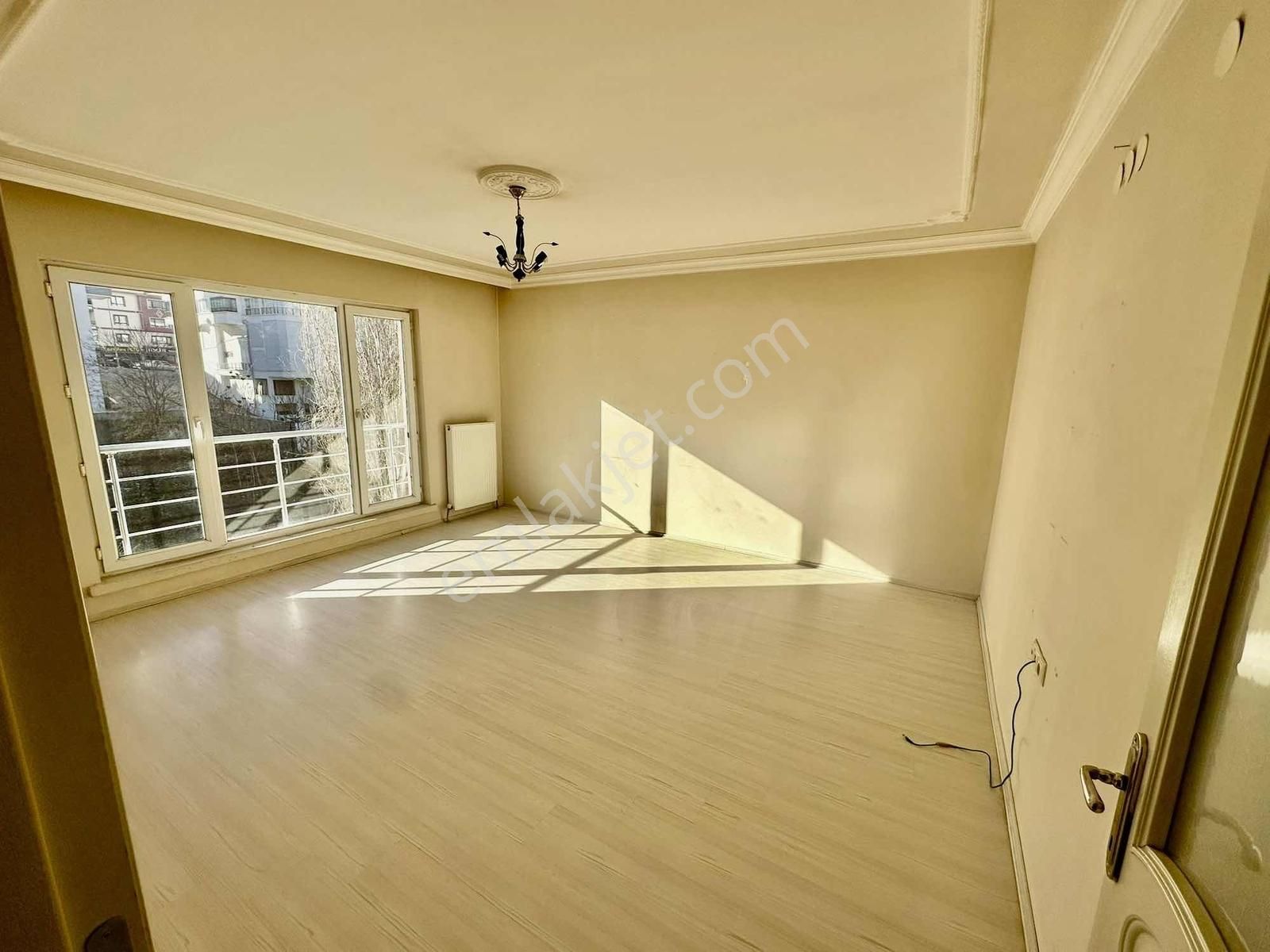 Avantaj'dan Yeşilbayır'da Cadde Dibi Asans. Güney Cep. Katta 3+1