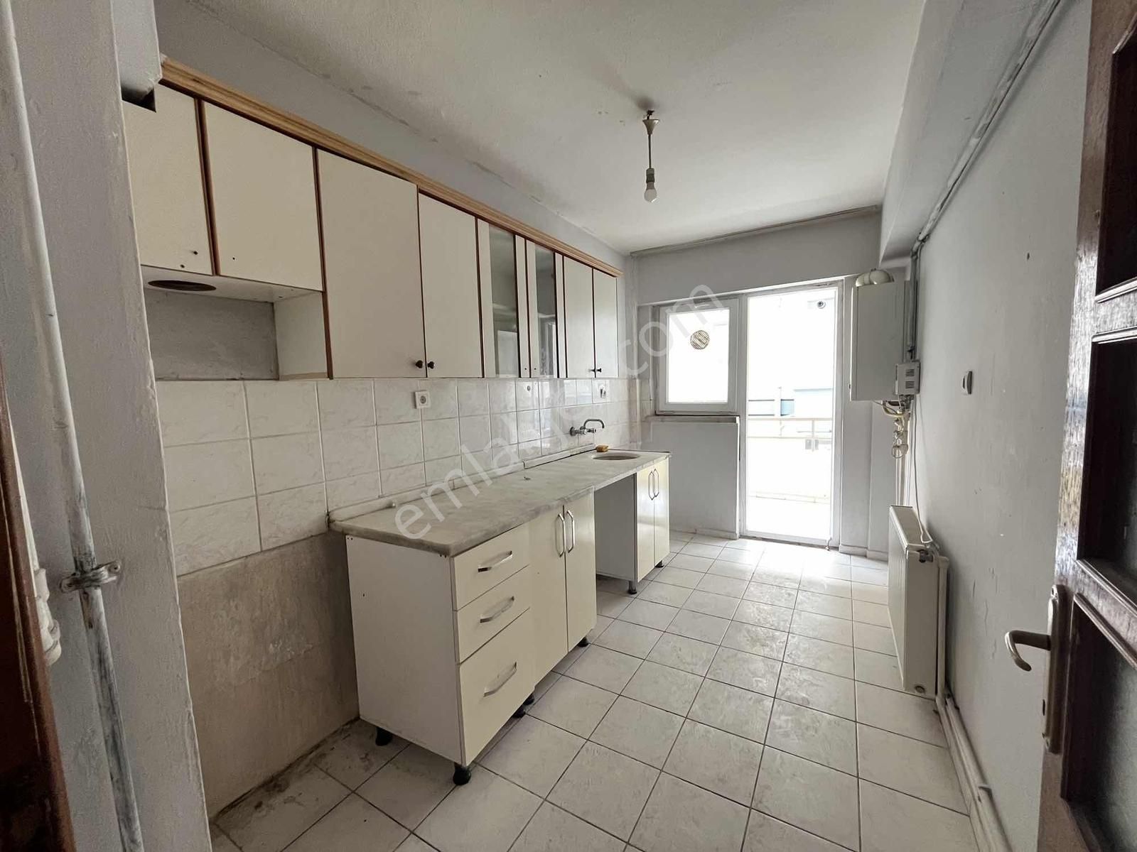 Avantaj'dan Küçük Kayaş'ta Cadde Üzerin'de Ara Kat 3+1 Kiralık - Görsel 18