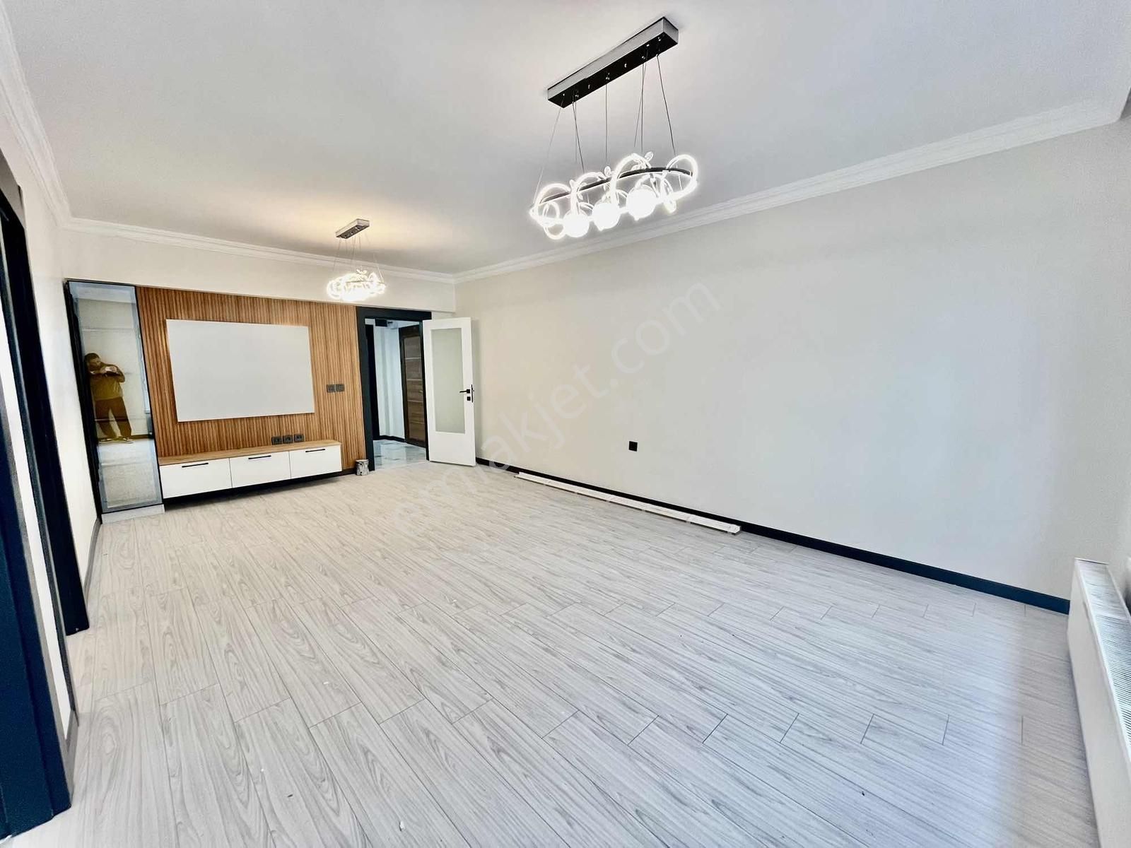 Avantajdan Kıbrısköy'de Ful+ful Yapısıyla Dikkat Çeken 3+1 Daire - Görsel 18