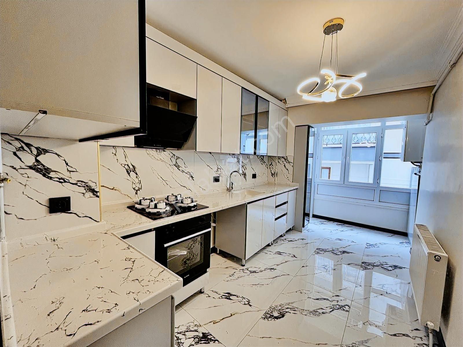 Avantajdan Kıbrısköy'de Ful+ful Yapısıyla Dikkat Çeken 3+1 Daire - Görsel 2