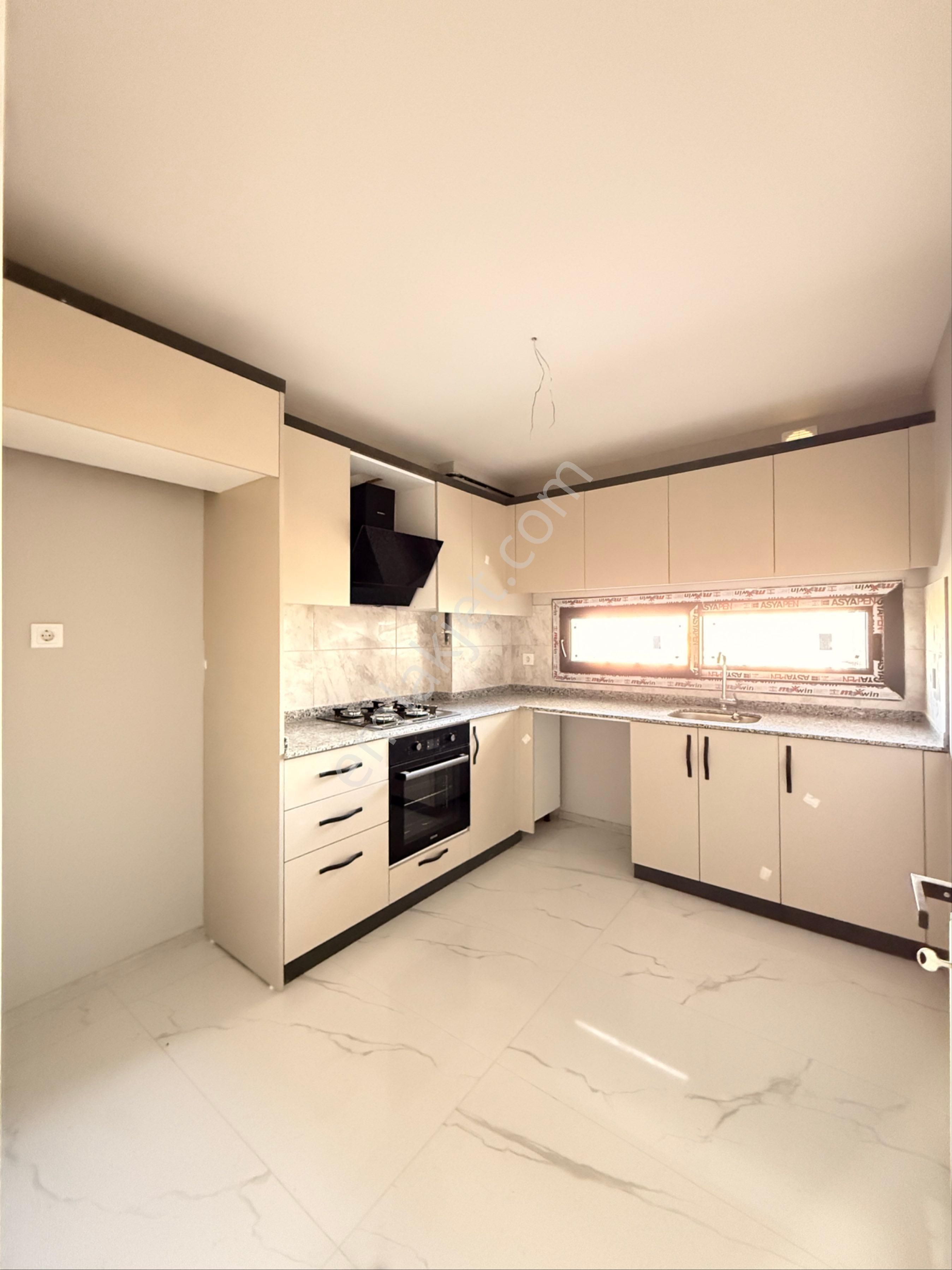 Remint’den Kıyıboyu Mithatpaşa Mahallesinde Sıfır 3+1 Kapalı Mutfak Çift Banyo Direk Hasarz Daire!!