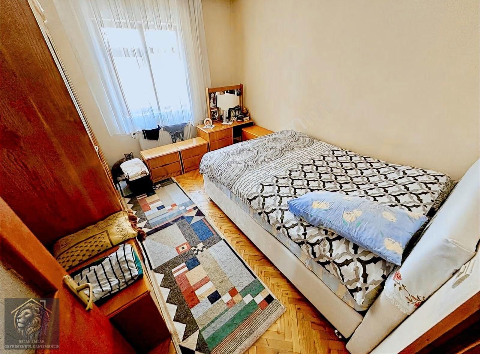 Akşemsettin Mah'de Ara Katta Salon Bağımsız Satılık Daire - Görsel 8