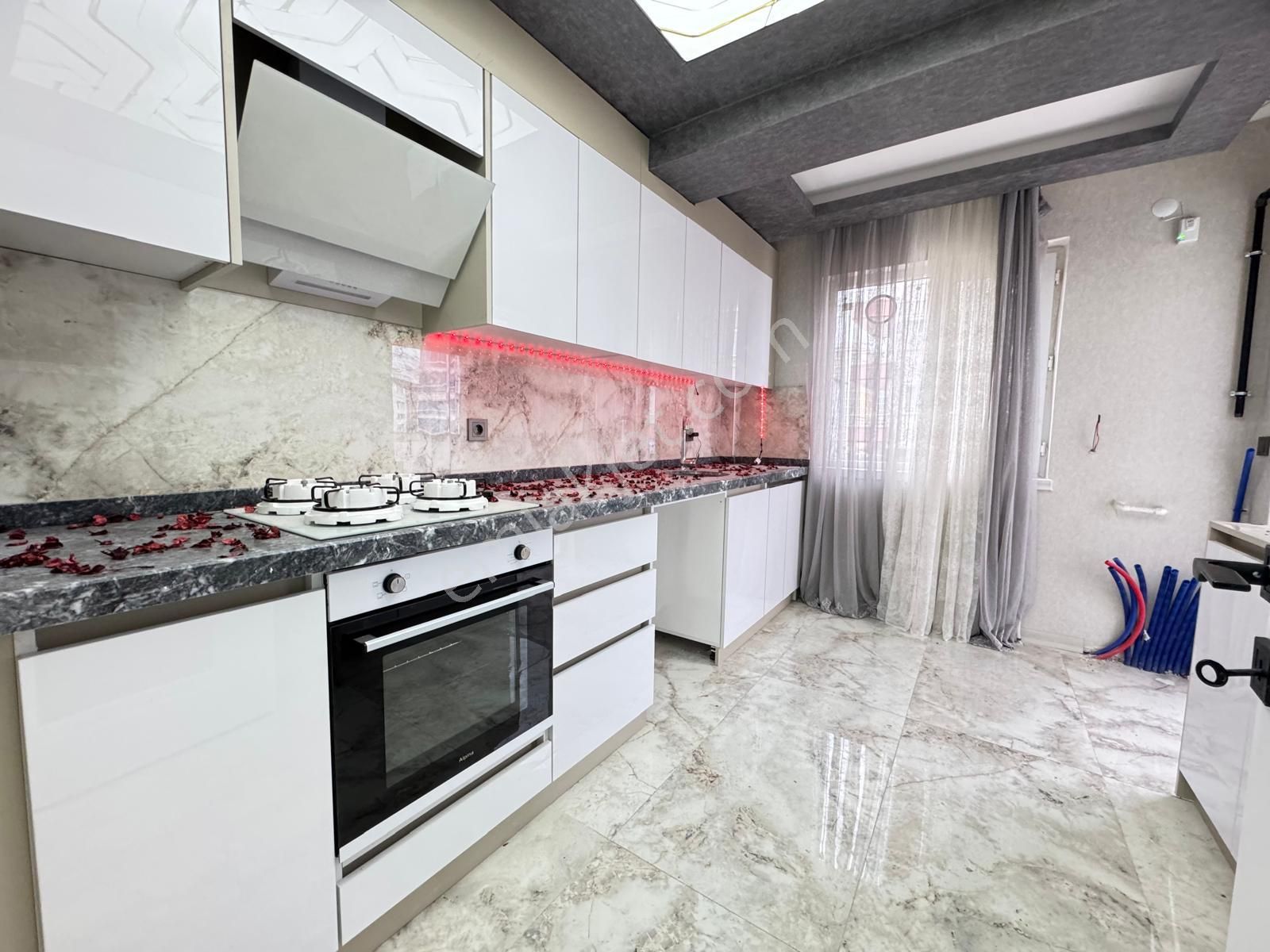 Menderes Mhde 2+1 Ara Katta Lokasyon Güzelliği İle Satılık Daire