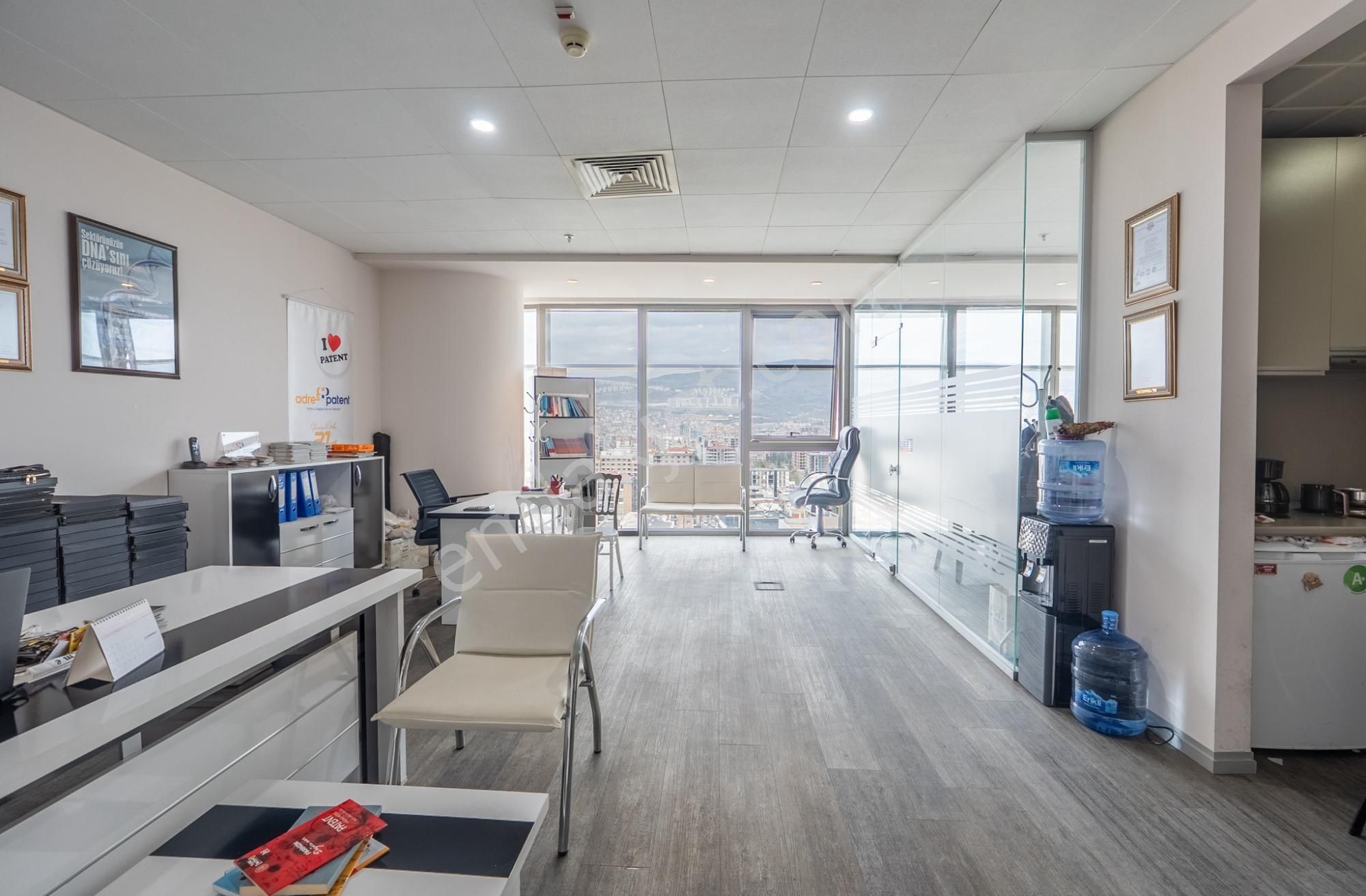 Remax Targettan Bayraklı Towerda 1+1 Ofıs - Görsel 30