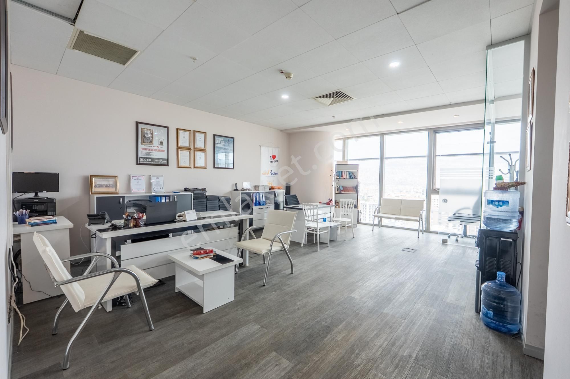 Remax Targettan Bayraklı Towerda 1+1 Ofıs - Görsel 9