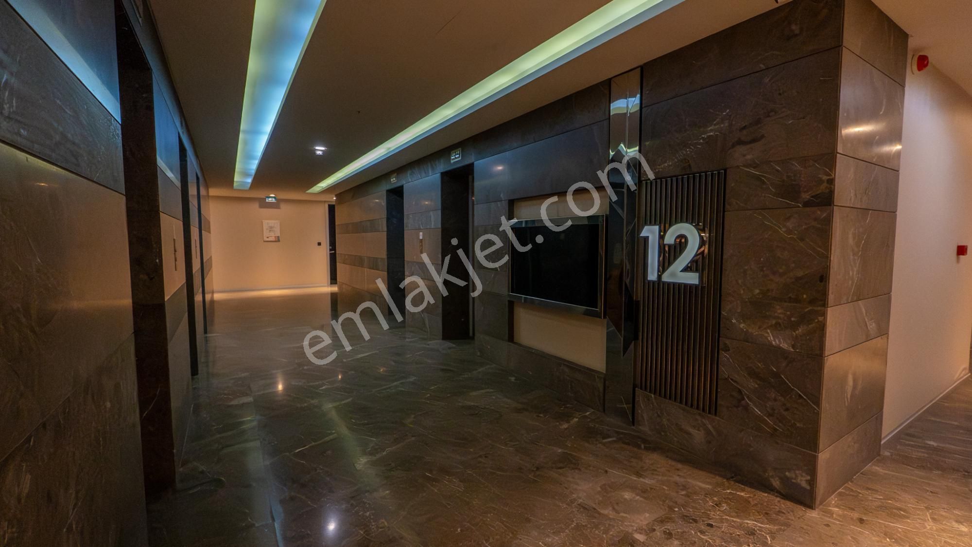 Remax Targettan Bayraklı Towerda 1+1 Ofıs - Görsel 19