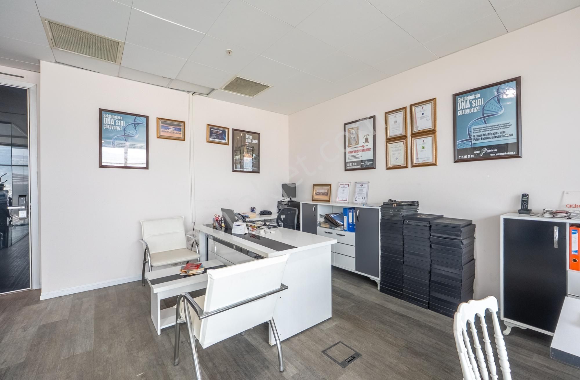 Remax Targettan Bayraklı Towerda 1+1 Ofıs - Görsel 22