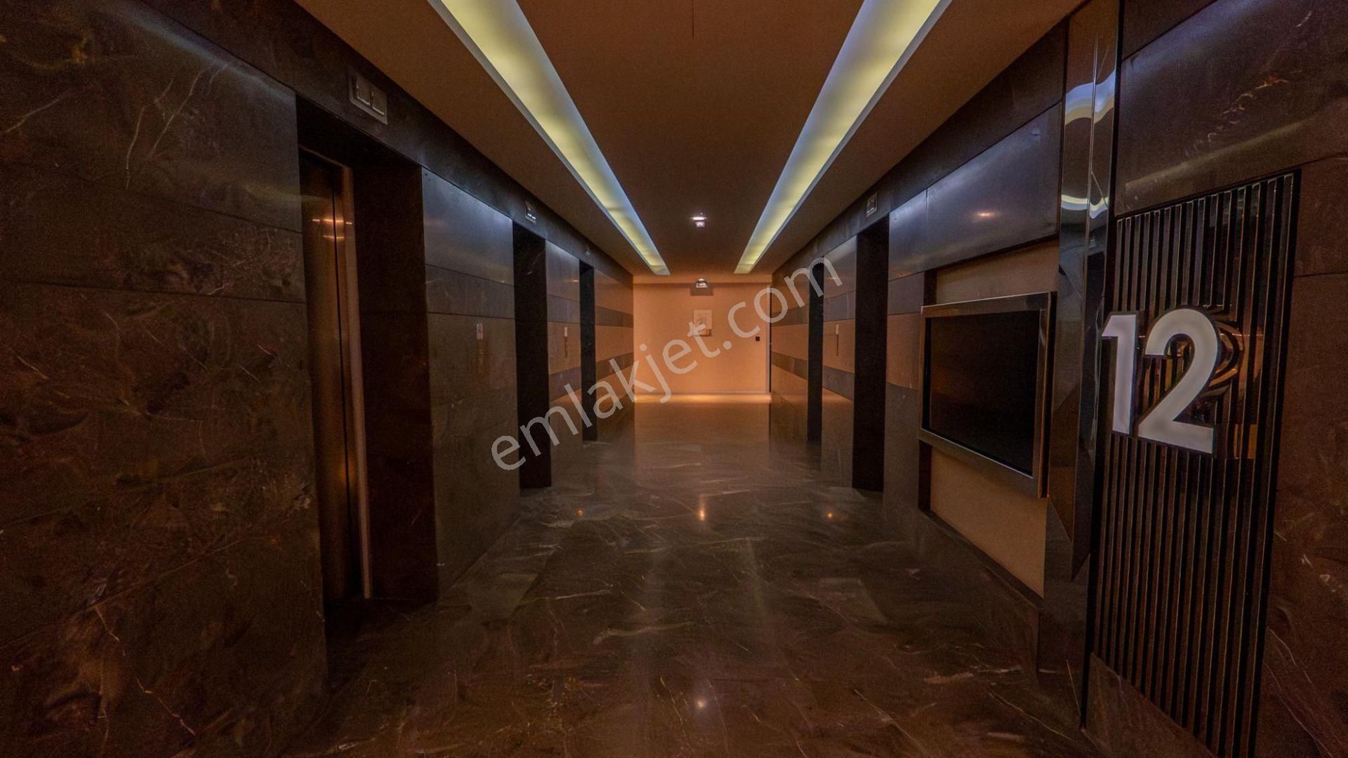 Remax Targettan Bayraklı Towerda 1+1 Ofıs - Görsel 15