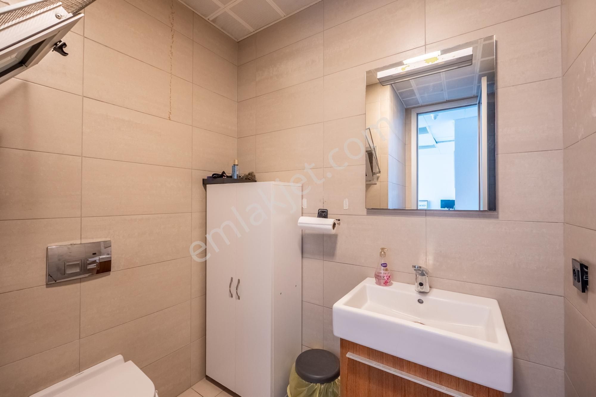 Remax Targettan Bayraklı Towerda 1+1 Ofıs - Görsel 24