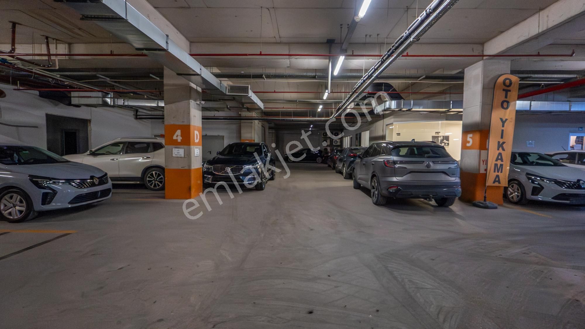 Remax Targettan Bayraklı Towerda 1+1 Ofıs - Görsel 13