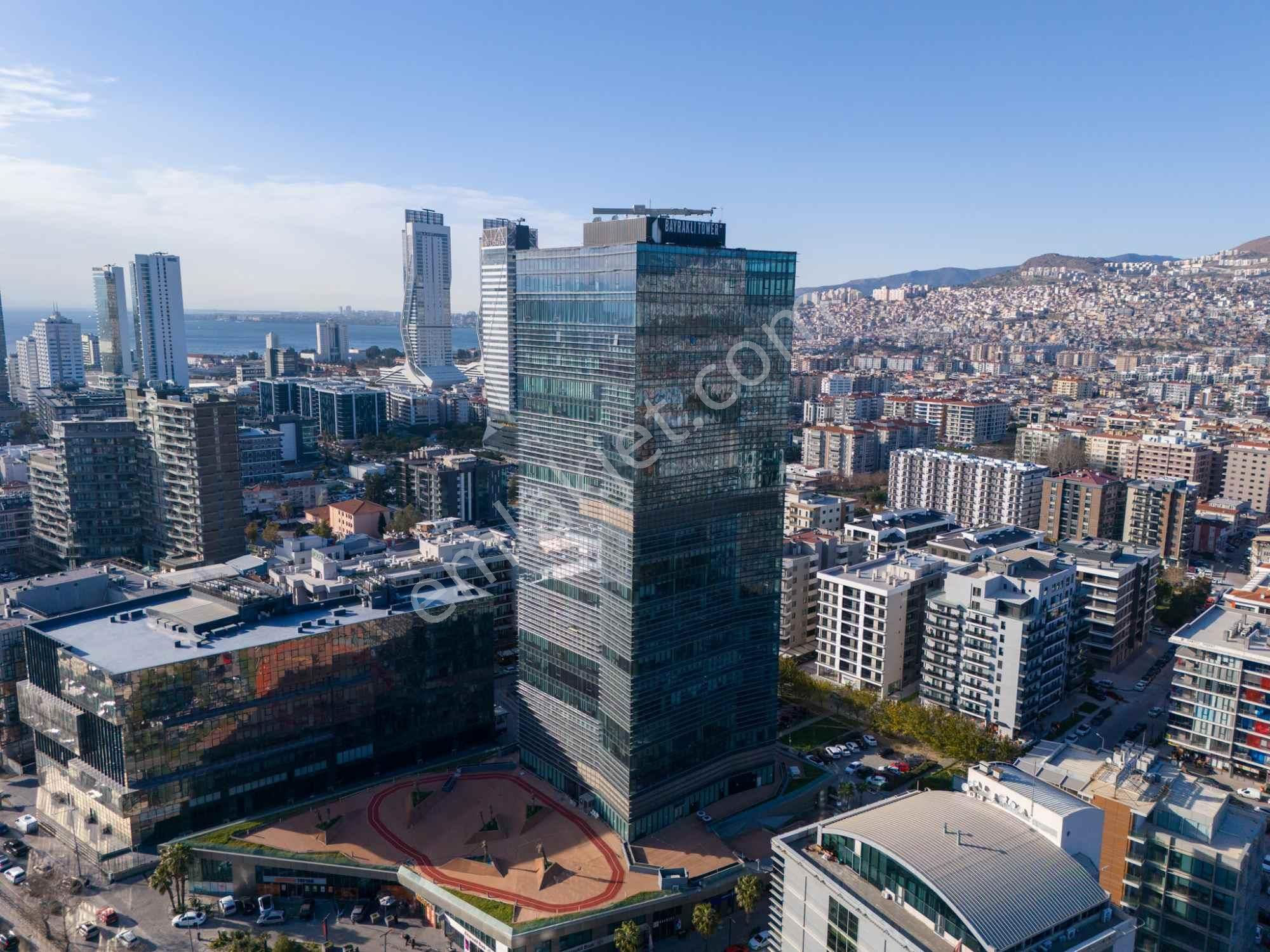 Remax Targettan Bayraklı Towerda 1+1 Ofıs