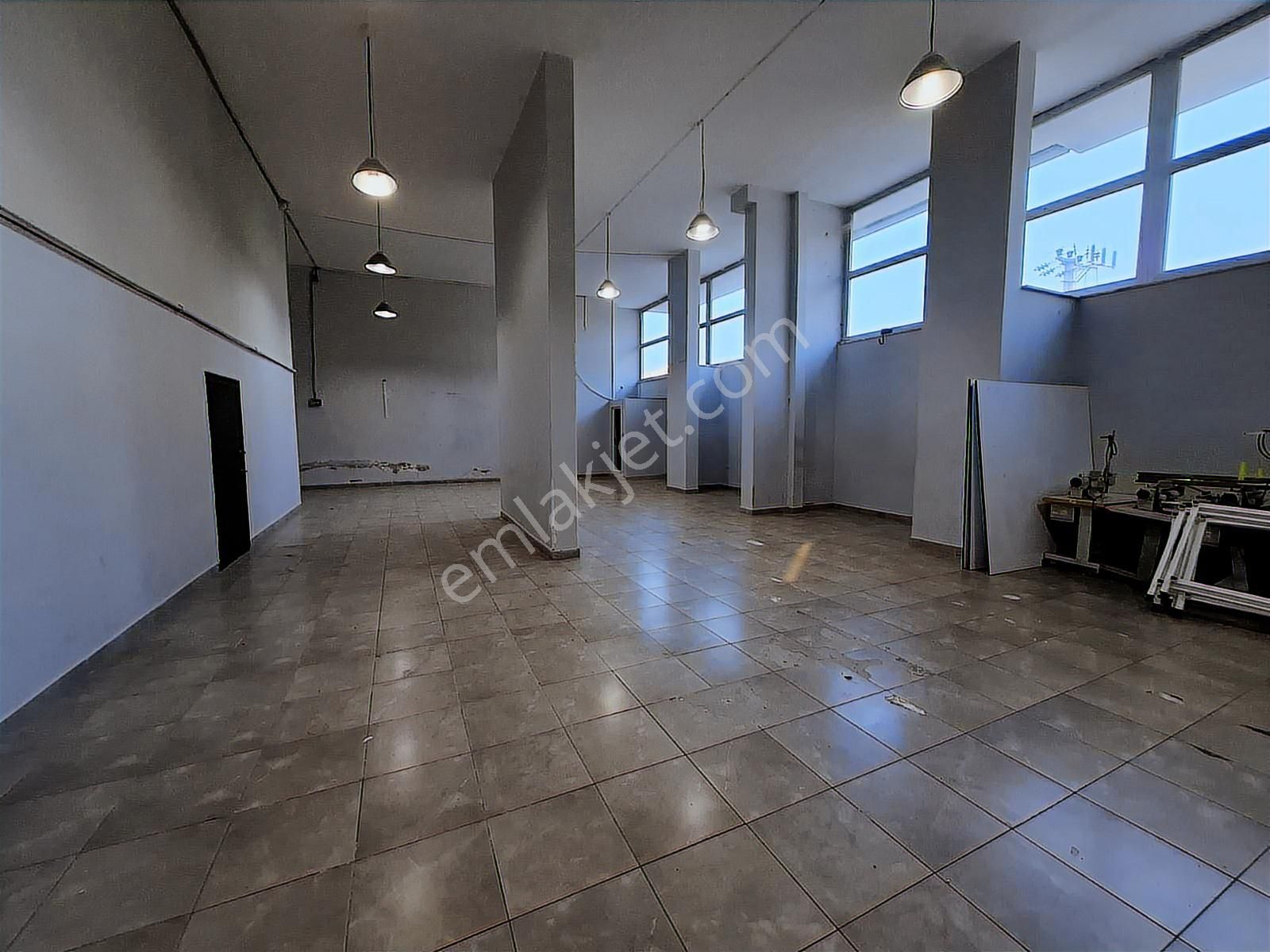 Beşevler Mahallesi Bilginler Caddesi Yakını Kiralık Depo