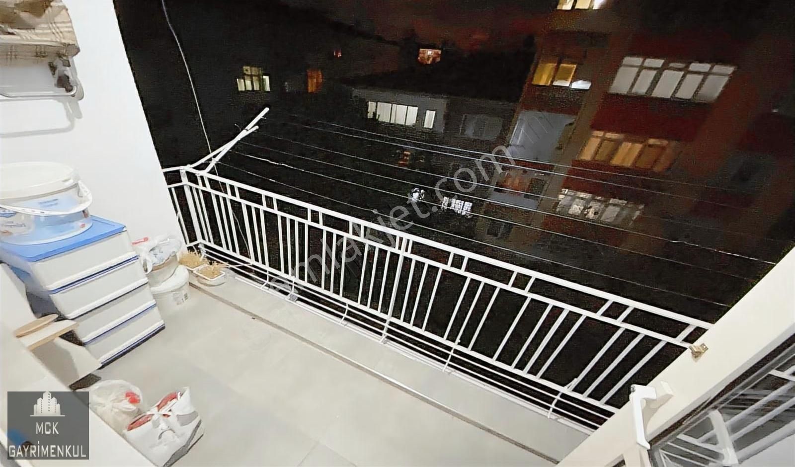 Tepebaşında Caddeye 2 Bina Yatırımlık Üst Katta Balkonlu 2+1 - Görsel 2