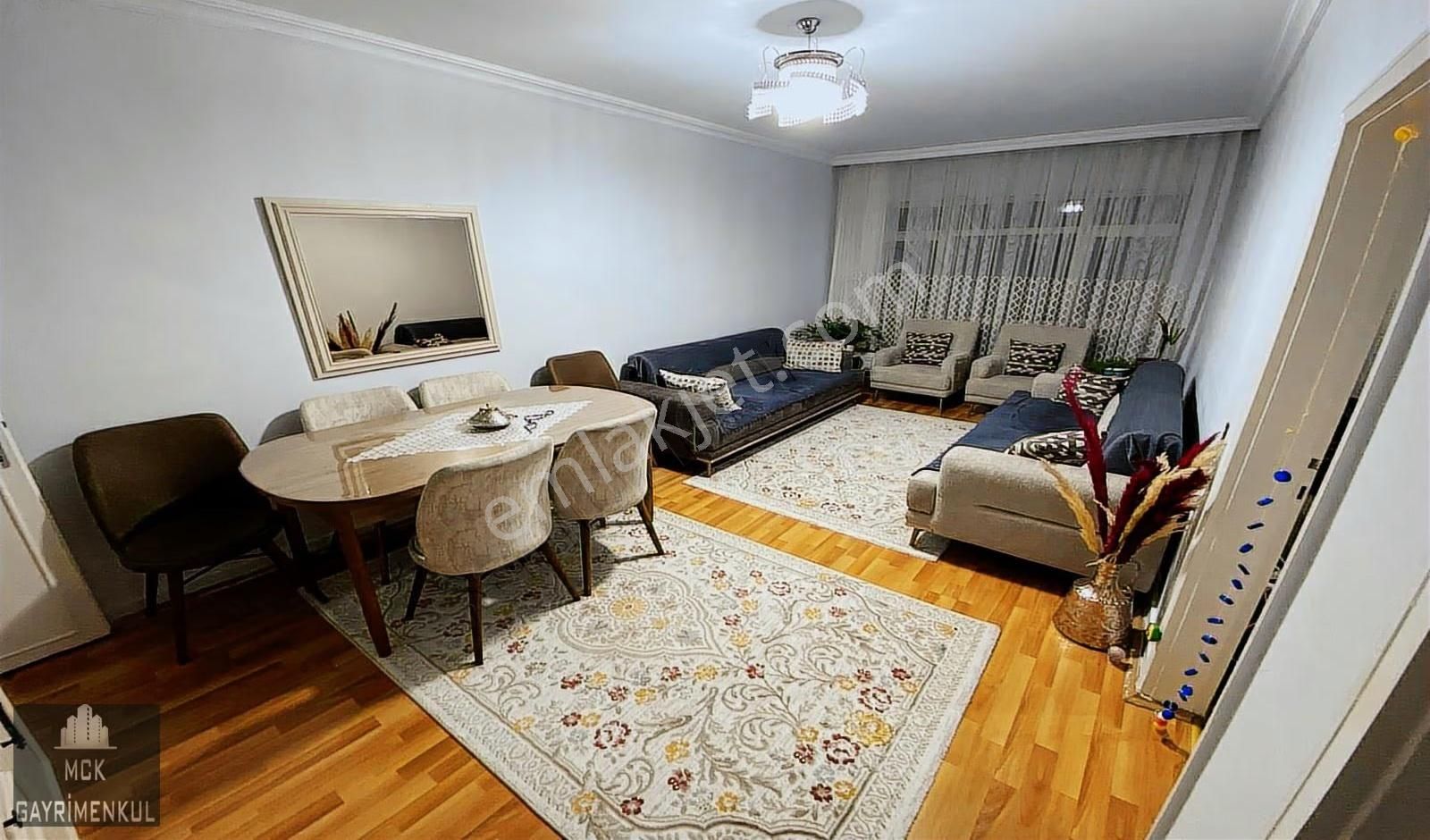 Tepebaşında Caddeye 2 Bina Yatırımlık Üst Katta Balkonlu 2+1