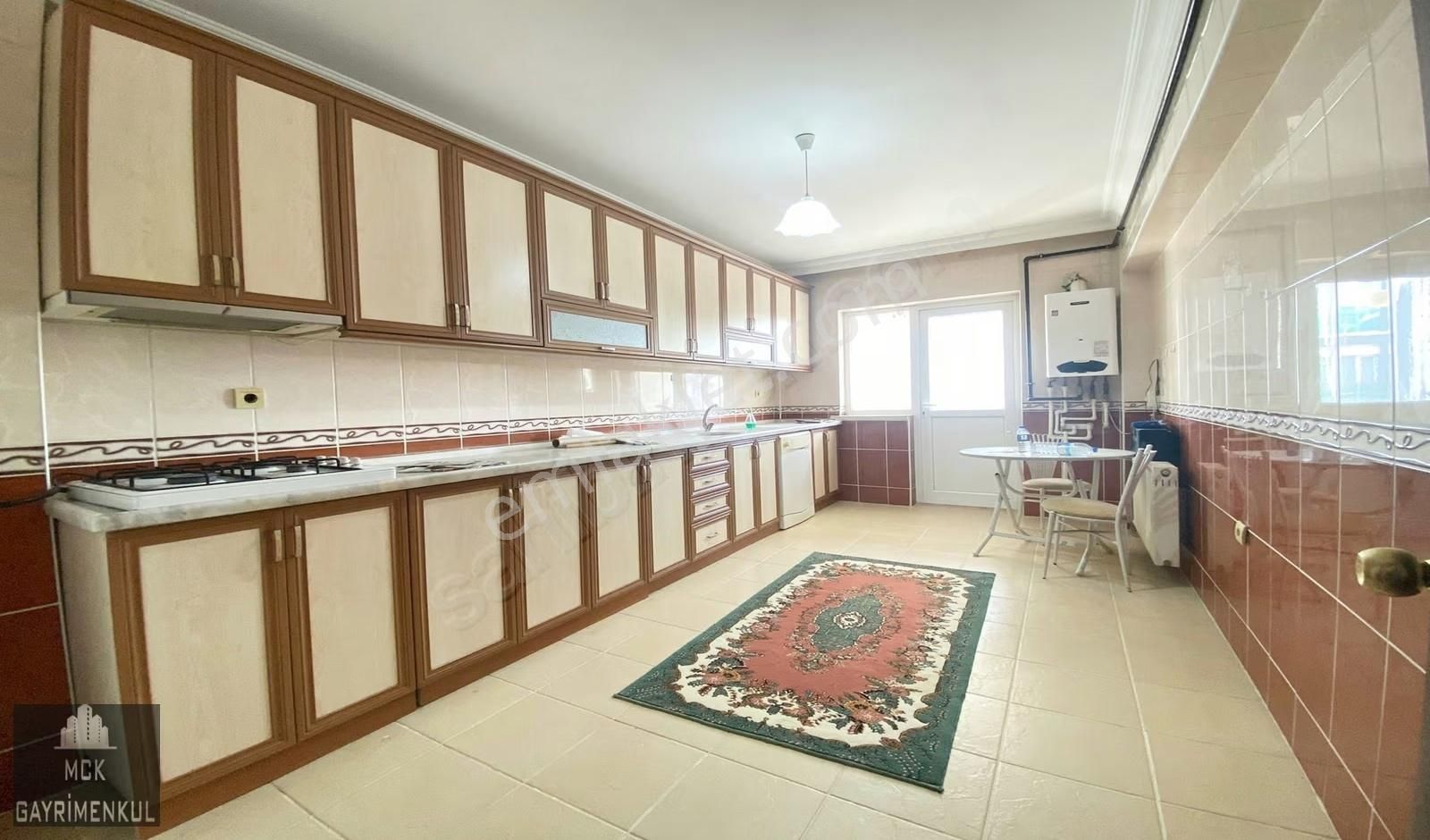 Bağlum Bulvar Yakını Katta Geniş Metrekare 3+1 Fırsat Daire