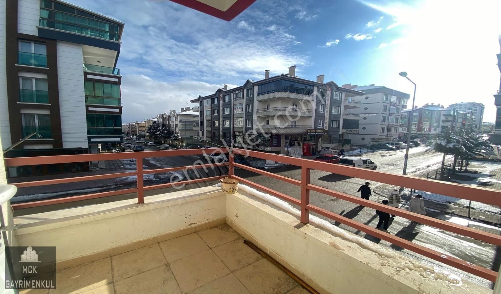 Bağlum Bulvar Yakını Katta Geniş Metrekare 3+1 Fırsat Daire - Görsel 2