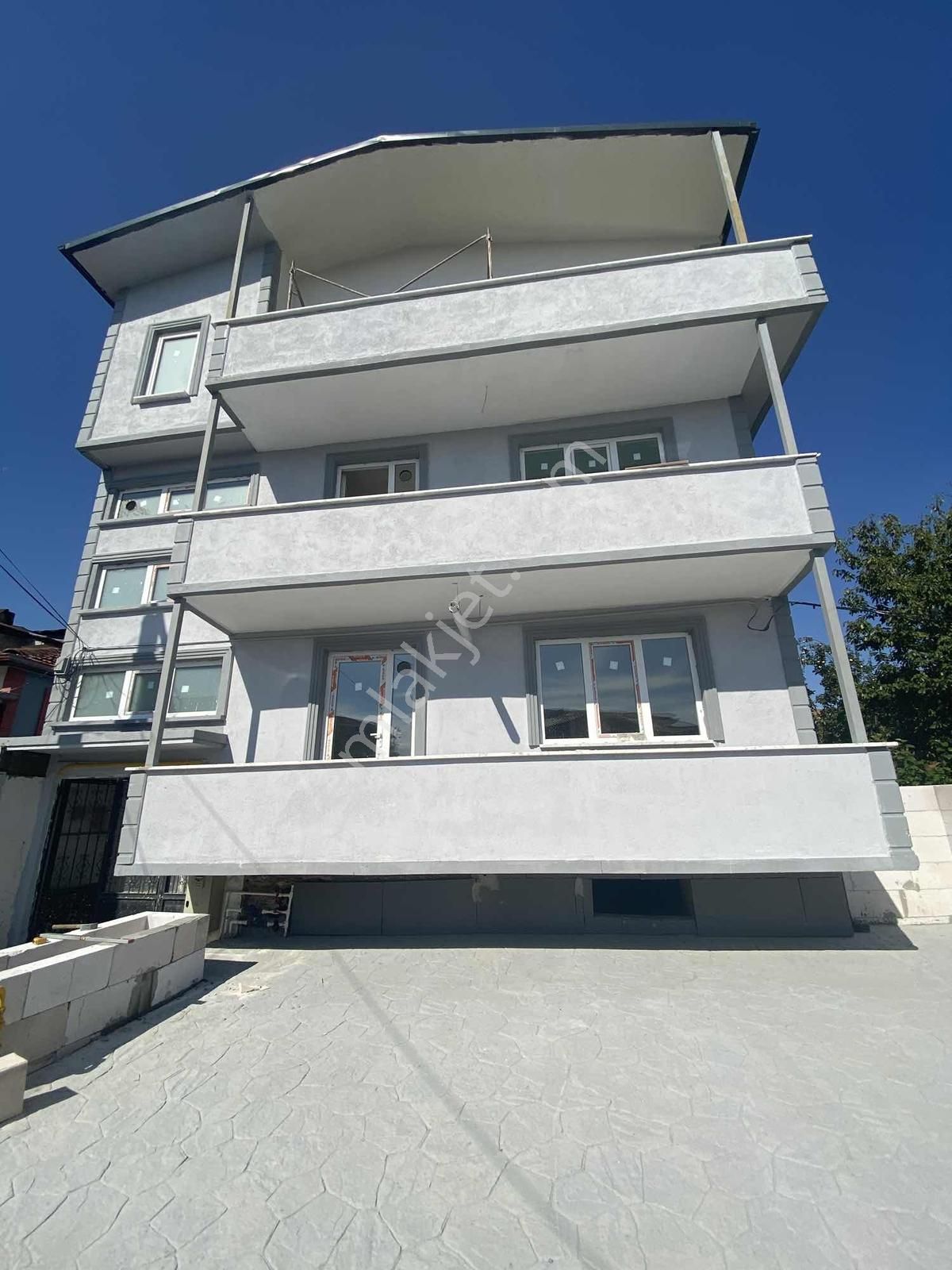 Adapazarı Merkez Ozanlarda 3+1 İçi Sıfır Yapılı Daire