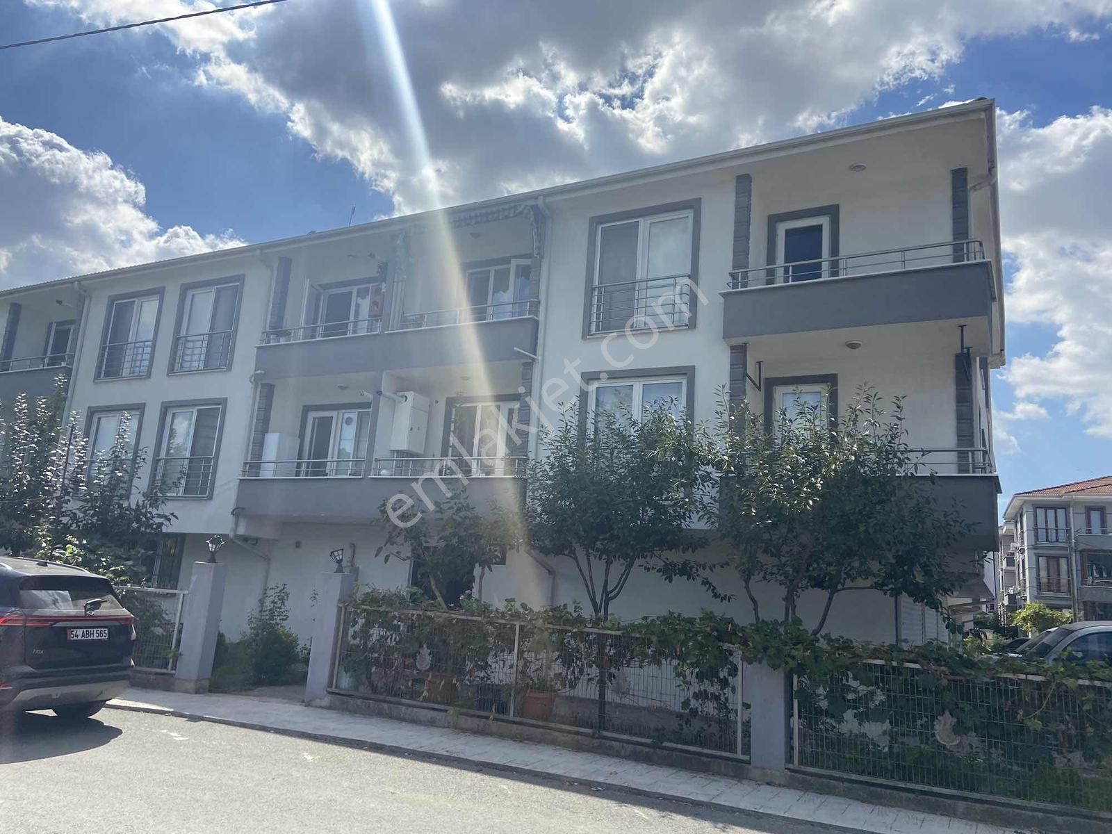 Güneşler Merkezde 3+1 130m2 Ve Kapalı Araç Garajlı