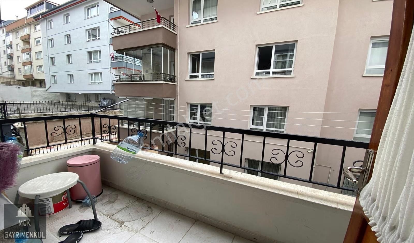 Bademlikte Yüksek Giriş Kat Konumunda Çift Balkonlu 3+1 - Görsel 9