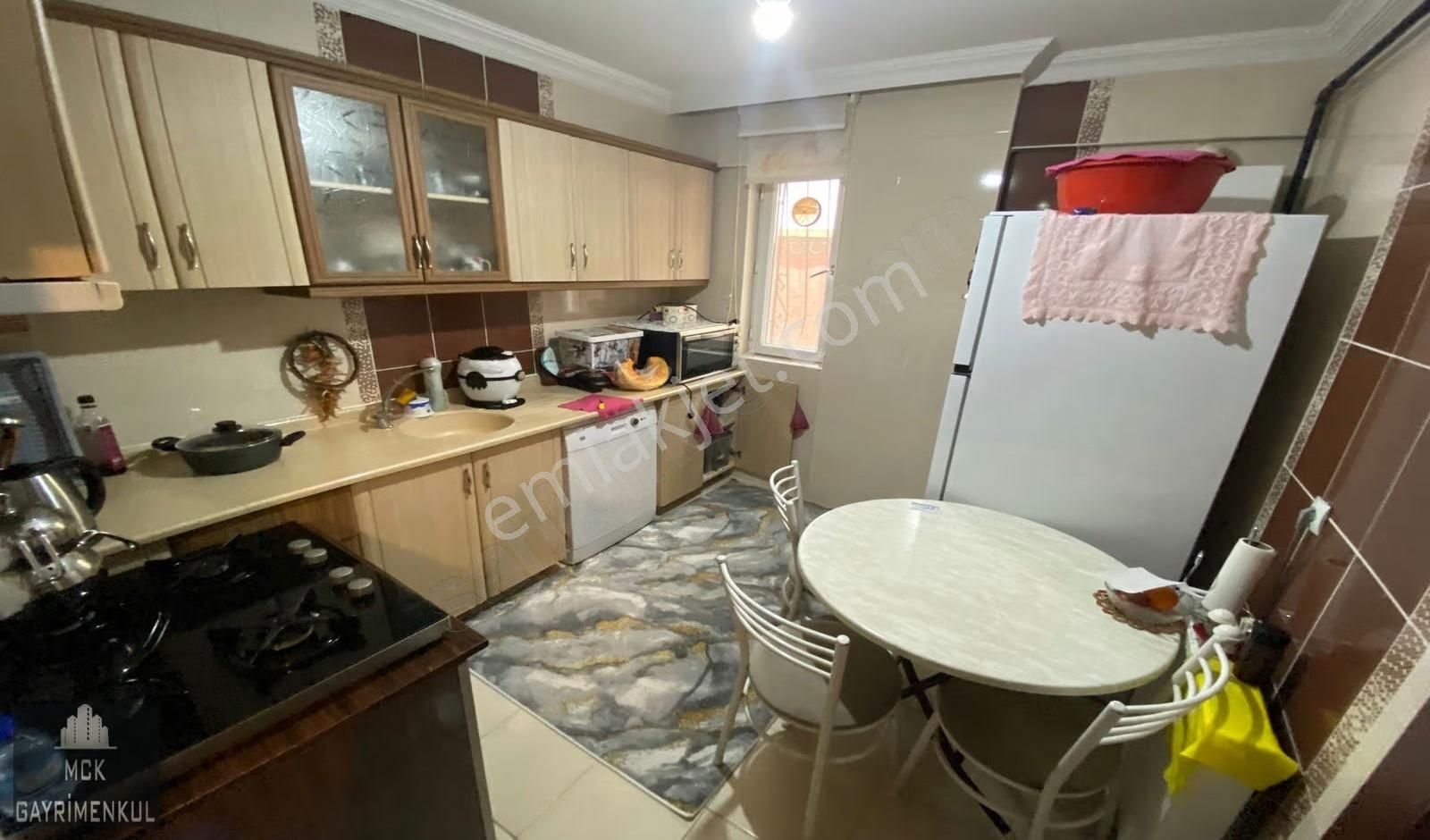 Gülbaba Cadde Arkası Masrafsız Yapıda Geniş Bahçe Kat