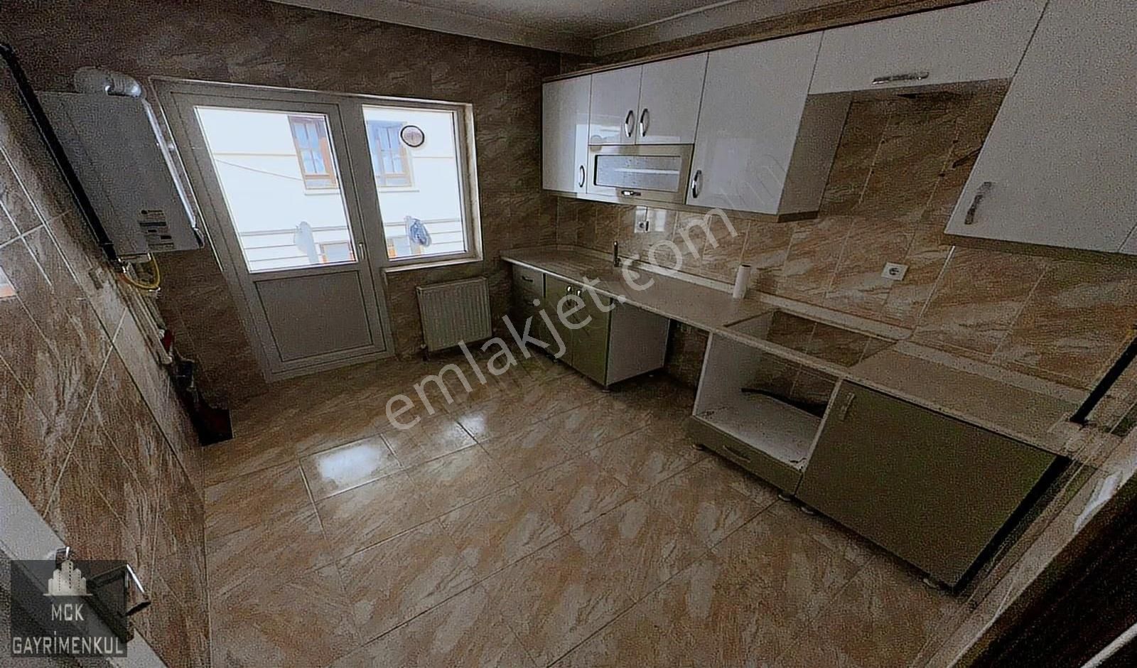 Mck'dan Yeni Bina Kanuni Pazar Yanı Cadde Cephe 3+1 Yapılı Daire