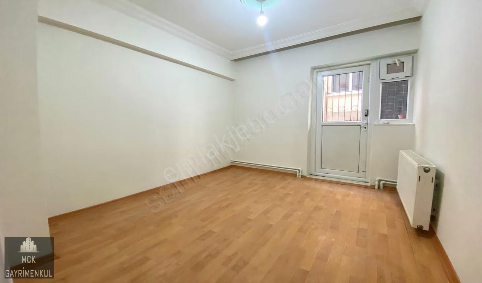 Yunus Emre Caddesi Yakını Yapılı Balkonlu 3+1 Bahçe Kat - Görsel 8