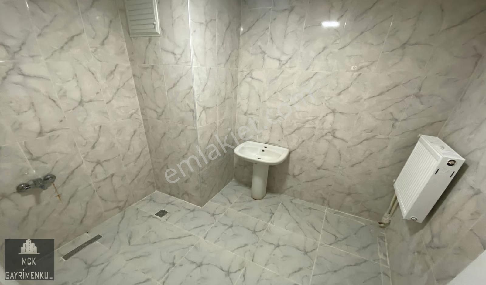 Yunus Emre Caddesi Yakını Yapılı Balkonlu 3+1 Bahçe Kat - Görsel 5