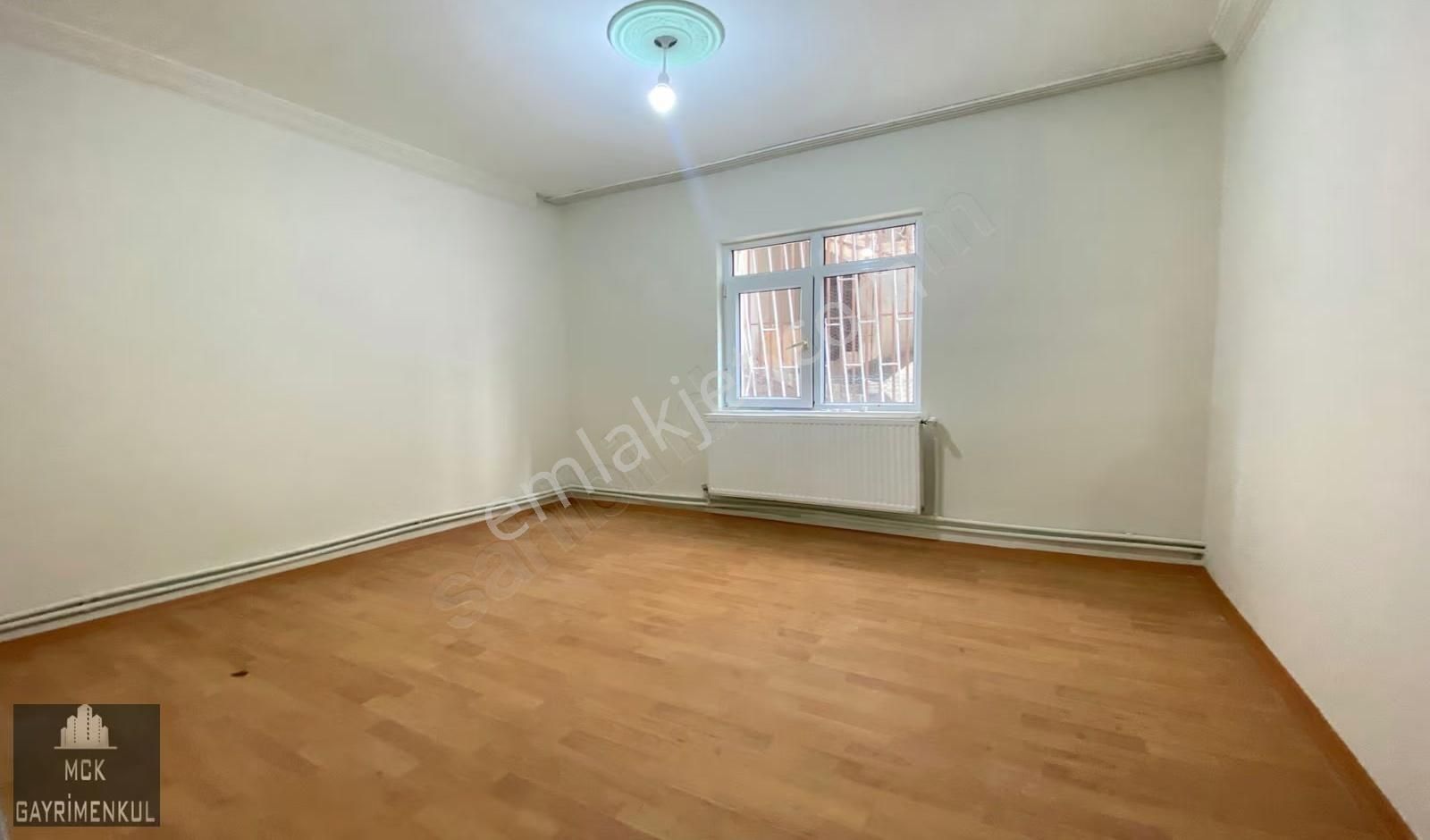 Yunus Emre Caddesi Yakını Yapılı Balkonlu 3+1 Bahçe Kat - Görsel 13