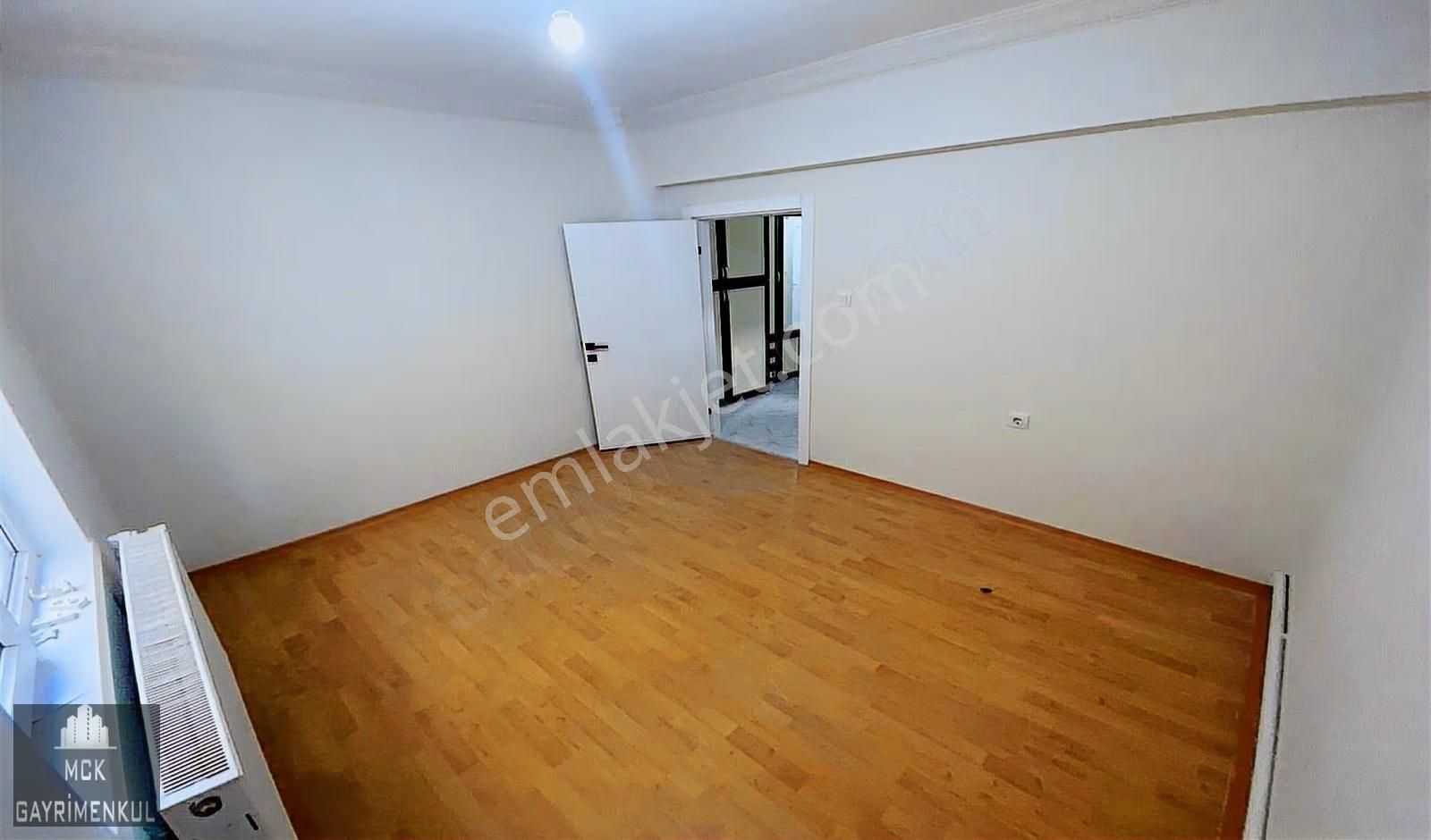 Yunus Emre Caddesi Yakını Yapılı Balkonlu 3+1 Bahçe Kat - Görsel 12