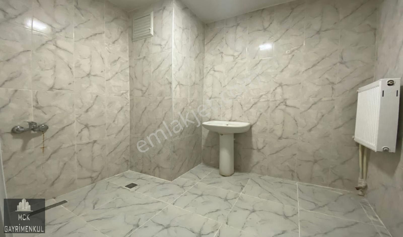 Yunus Emre Caddesi Yakını Yapılı Balkonlu 3+1 Bahçe Kat - Görsel 18