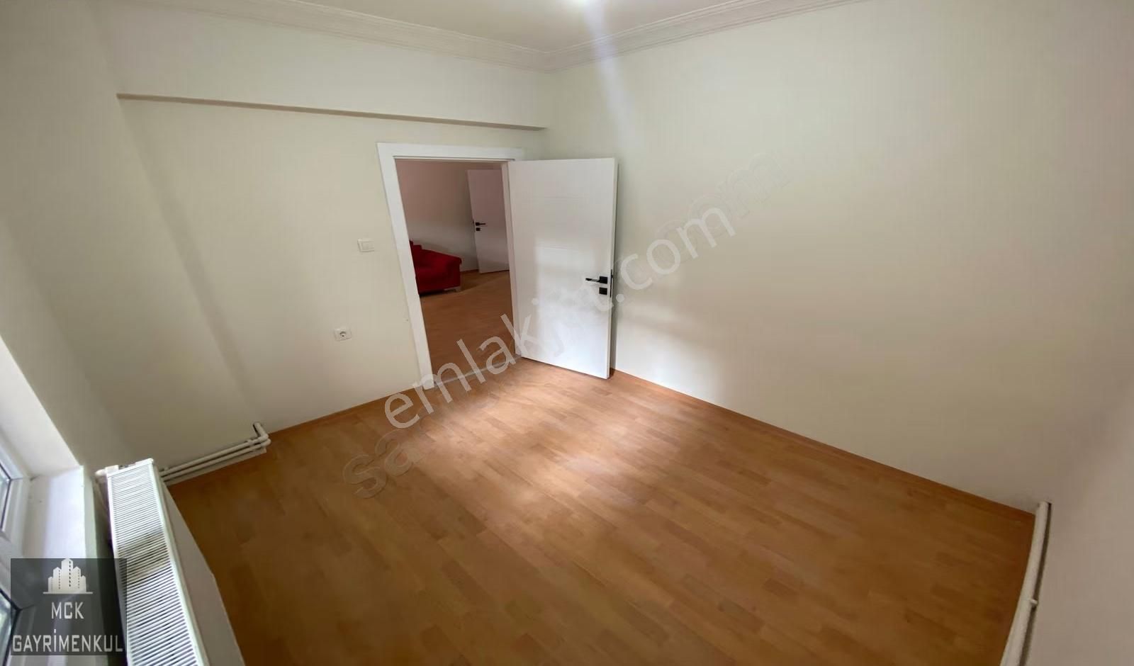 Yunus Emre Caddesi Yakını Yapılı Balkonlu 3+1 Bahçe Kat - Görsel 9